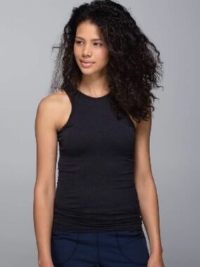 Lululemon seamlessly covered tank size 4 NWT